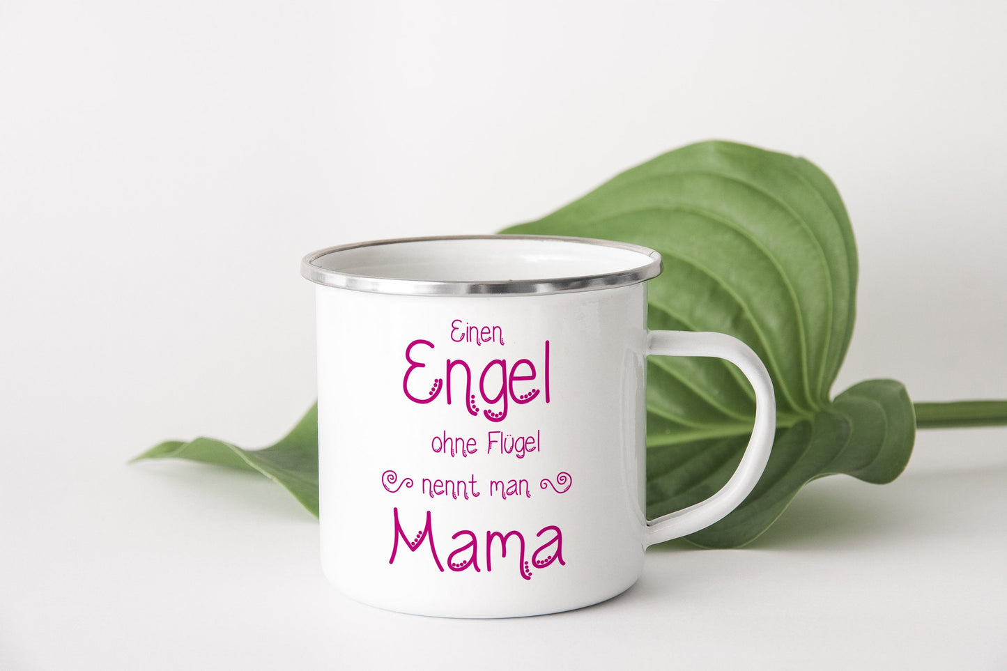 Emaille Tasse "Einen Engel ohne Flügel nennt man Mama" - Individuelle Einladung