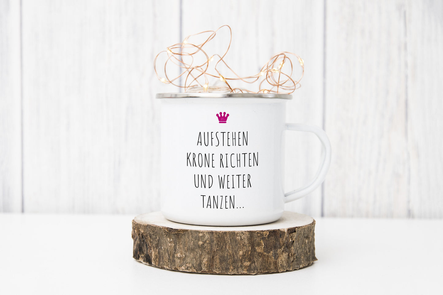 Emaille Tasse "Krone richten und weiter tanzen" - Individuelle Einladung