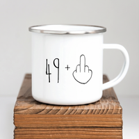 Lustige Emaille Tasse 50 Geburtstag Mittelfinger, Witziges Geschenk 50er Spruch, Personalisierte Retro Kaffeetasse 49+ Becher Büro