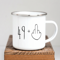 Lustige Emaille Tasse 50 Geburtstag Mittelfinger, Witziges Geschenk 50er Spruch, Personalisierte Retro Kaffeetasse 49+ Becher Büro