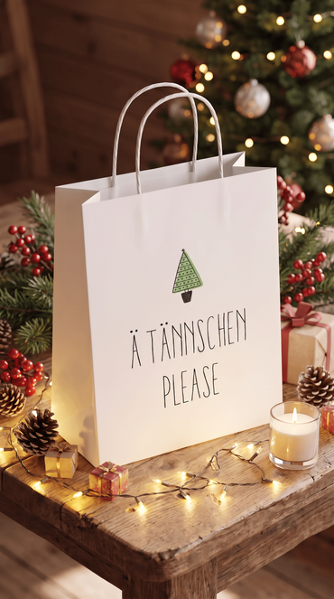 Geschenktüte Weihnachten „Ä Tännschen please“ – Lustige Geschenkverpackung mit Tannenbaum-Motiv