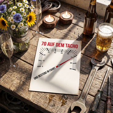 70. Geburtstag Karte – Lustige Geburtstagskarte Tacho Motiv mit Spruch | DIN A6 Postkarte - Individuelle Einladung