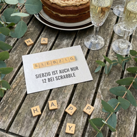 Geburtstagskarte 70 – Lustige Scrabble Postkarte mit Spruch zum 70. Geburtstag - Individuelle Einladung