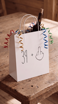 Geschenktüte „39+ Mittelfinger“ – Lustige Geschenkverpackung zum 40. Geburtstag