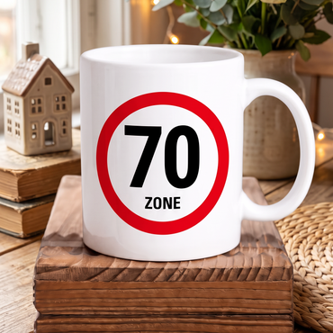 Lustige Keramik Tasse 70 Geburtstag Zone 70 Schild, Witziges Geschenk