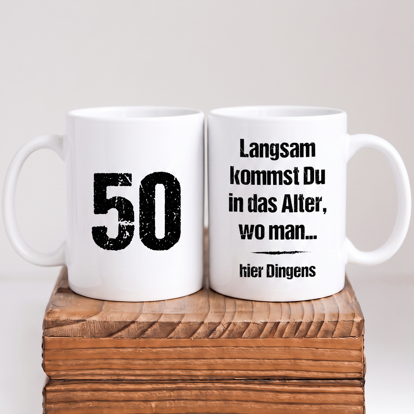 Keramik-Tasse „Langsam kommst du in das Alter … hier Dingens“ – Lustige Tasse zum 50. Geburtstag