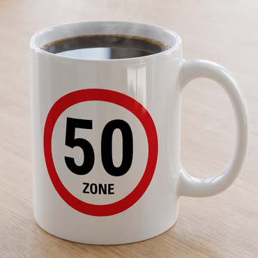 Lustige Keramik Tasse 50 Geburtstag Zone 50 Schild, Witziges Geschenk