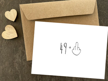 Einladung zum 50. Geburtstag: 49+ Mittelfinger – 50? Nicht mit mir!