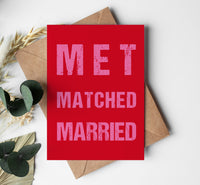 Hochzeitseinladung „MET MATCHED MARRIED“ | Minimalistisches 3-M-Design | Moderne Typografie-Karte