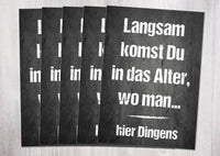 Geburtstags- Postkarte: Langsam kommst Du in das Alter wo man ... hier Dingens